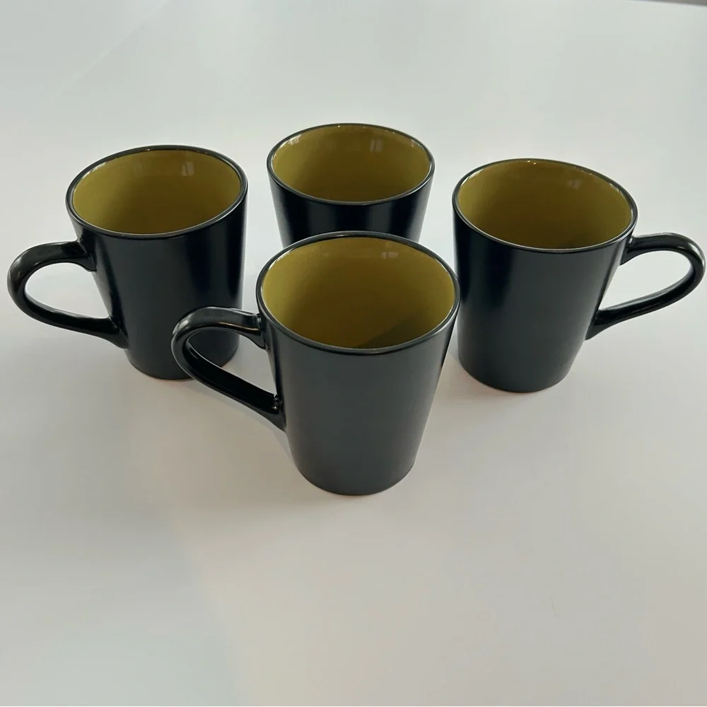 Pier 1 Ebony Rim Green Stoneware Coffee Mugs Set of 4 10 fl oz